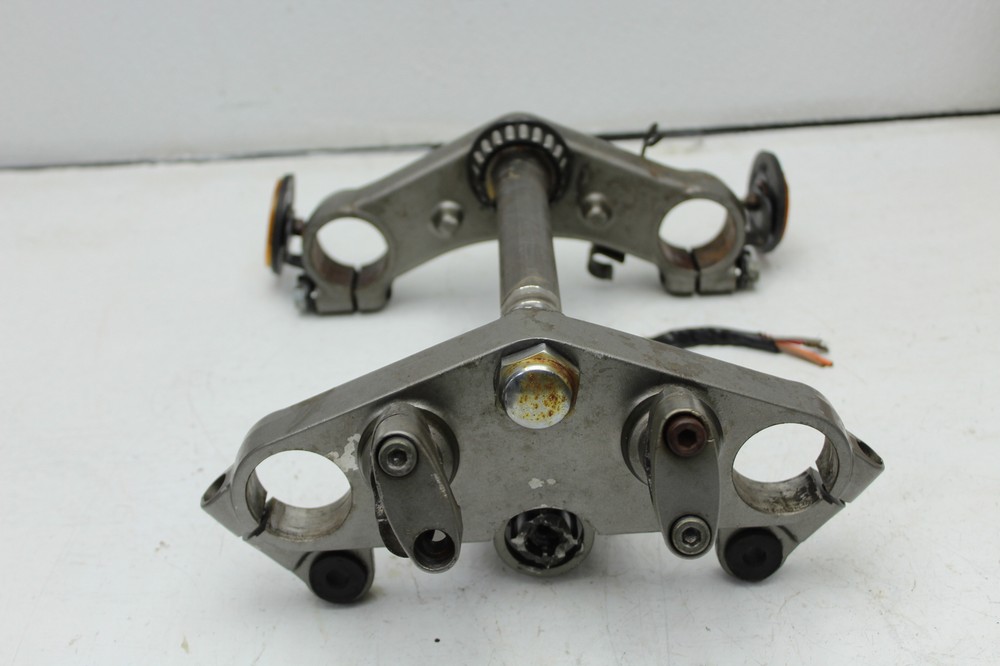 1990 SUZUKI VX800 TRIPLE TREE STEERING STEM FORK CLAMP (SBD)