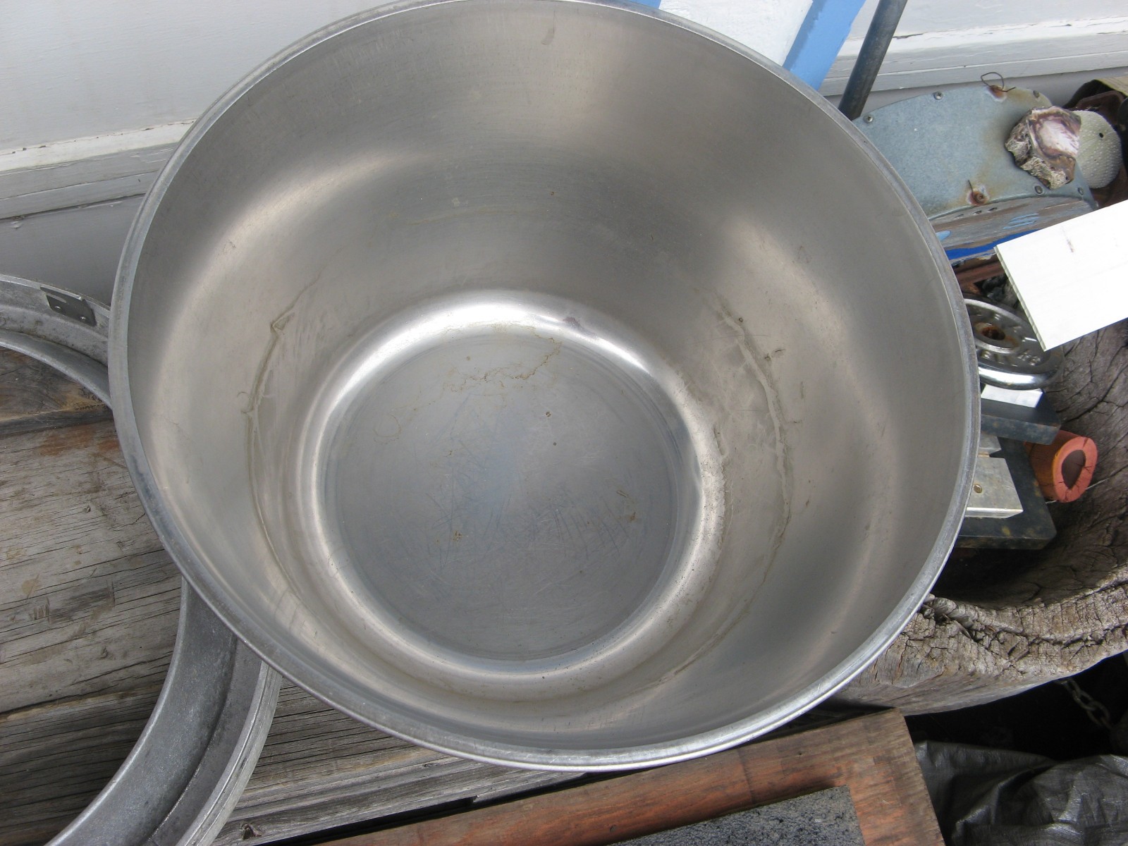 NELSON 560-SE 13qt. HORSE FEEDER Corner-Mount Stainless Steel