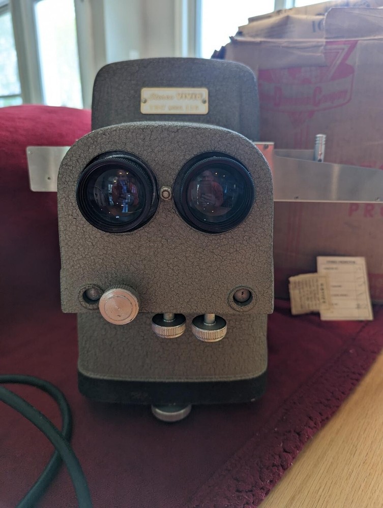 Working TDC Vivid 116 3D Stereo Slide Projector w slide holder