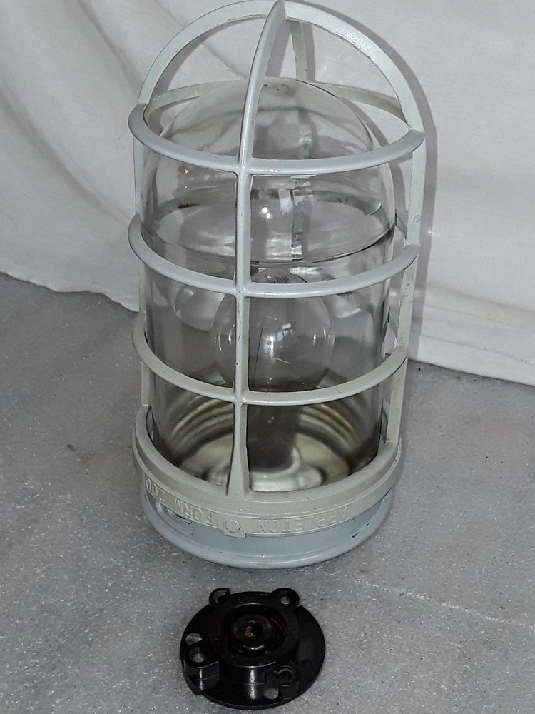 Appleton VU 200 Explosion Proof Light  Excellent-possibly NOS   MORE AVAILABLE