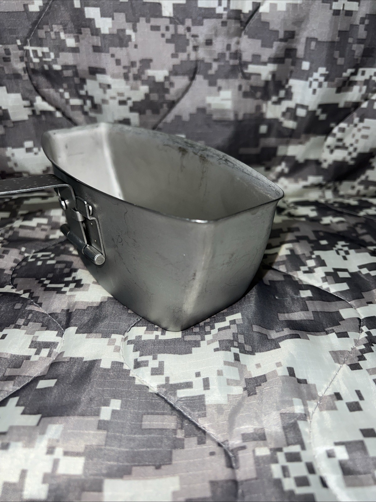 G.I. Army US Military Surplus Arctic Canteen Cup Built In Handle WYOTT NICE A-19