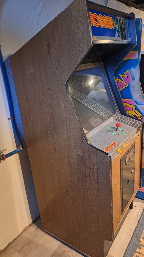 FROGGER ARCADE MACHINE by SEGA 1981 (Excellent Condition) *RARE*