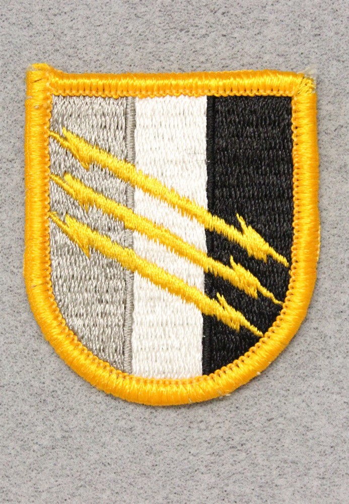 Army Beret Flash Patch 792: 4th Psychological Operations Group - merrowed edge
