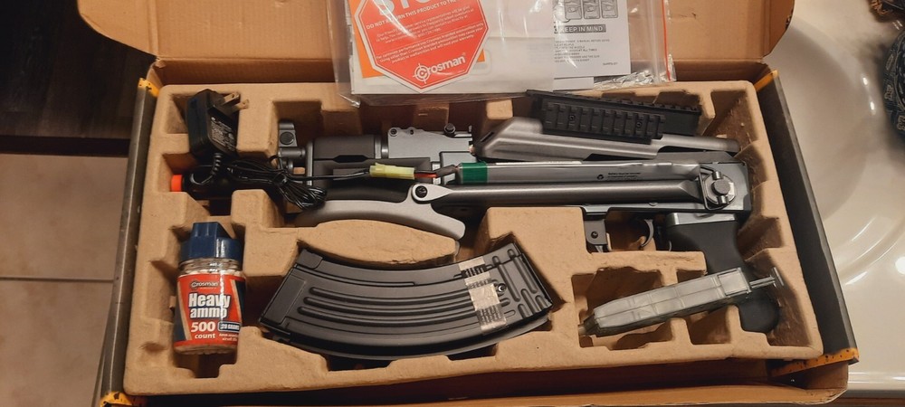Airsoft rifle - AR style