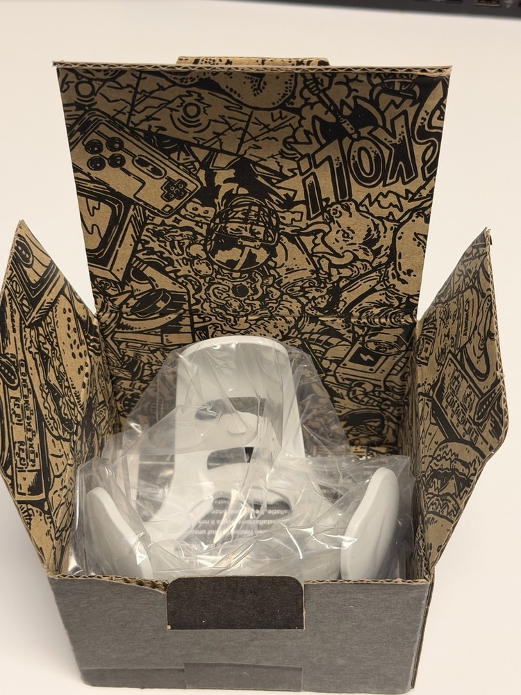 Echogear MOUNT - WHITE FOR THE AMAZON ECHO DOT (4TH GEN) No Hardware