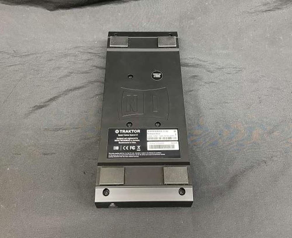 Native Instruments Traktor Kontrol Z1 DJ Controller Mixer 24-bit USB Audio iPad