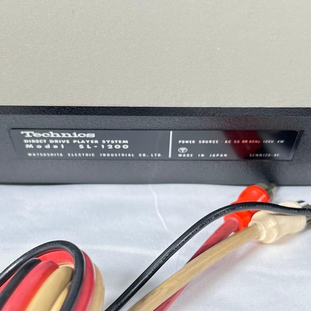 Technics SL-1200 First Generation Direct Drive Turntable Working