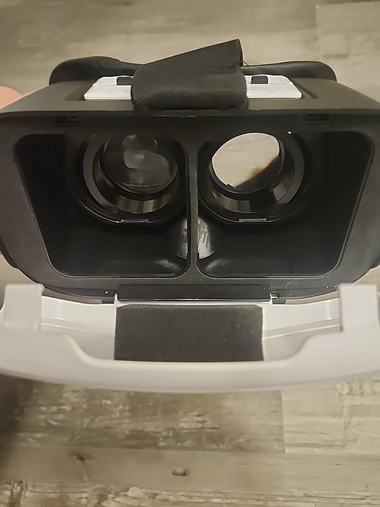 onn. Virtual Reality Smartphone Headset – VR Viewer – Works w/ iPhone & Android