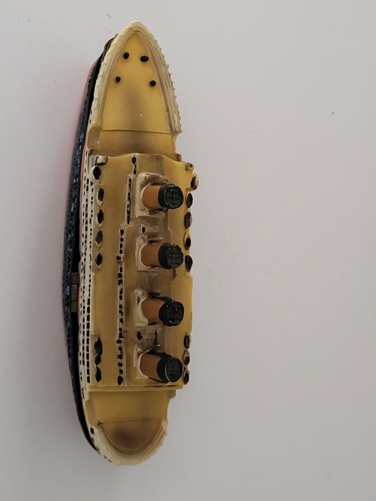 MARITIME, "TITANIC" HINGED BOX SOUVENIR MODEL