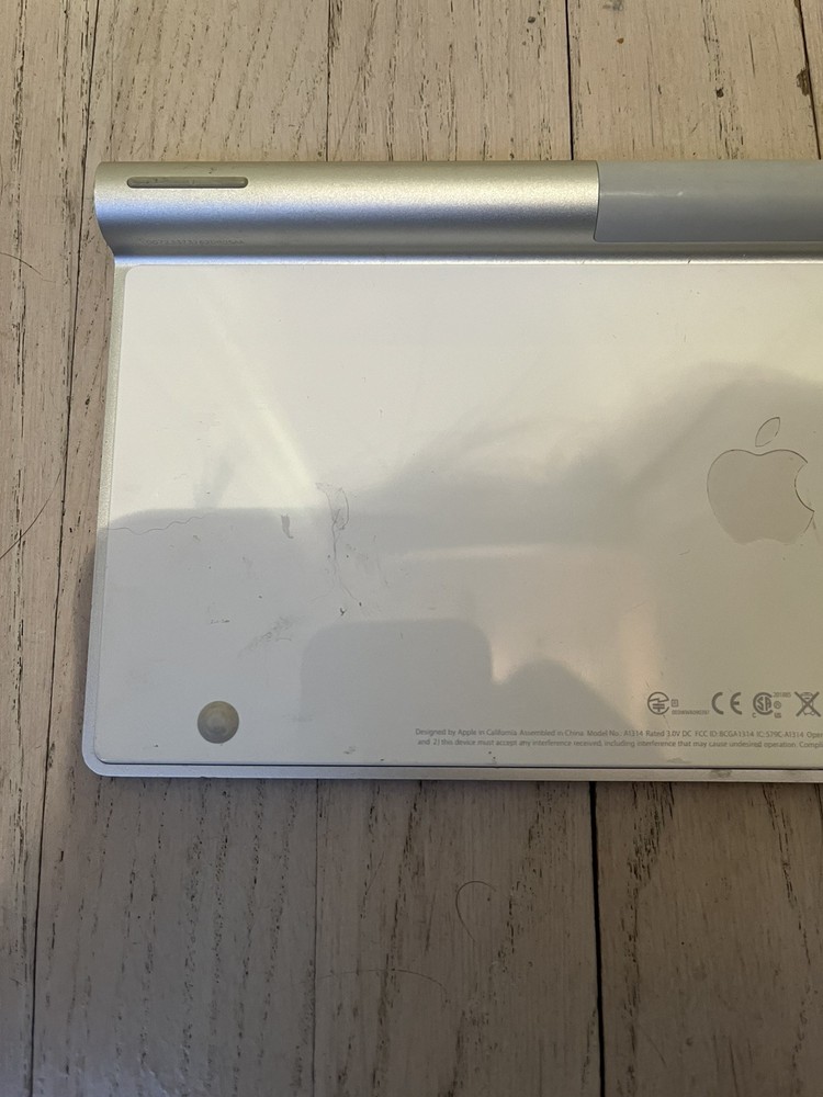 Apple A1314 Wireless Keyboard Spanish Layout