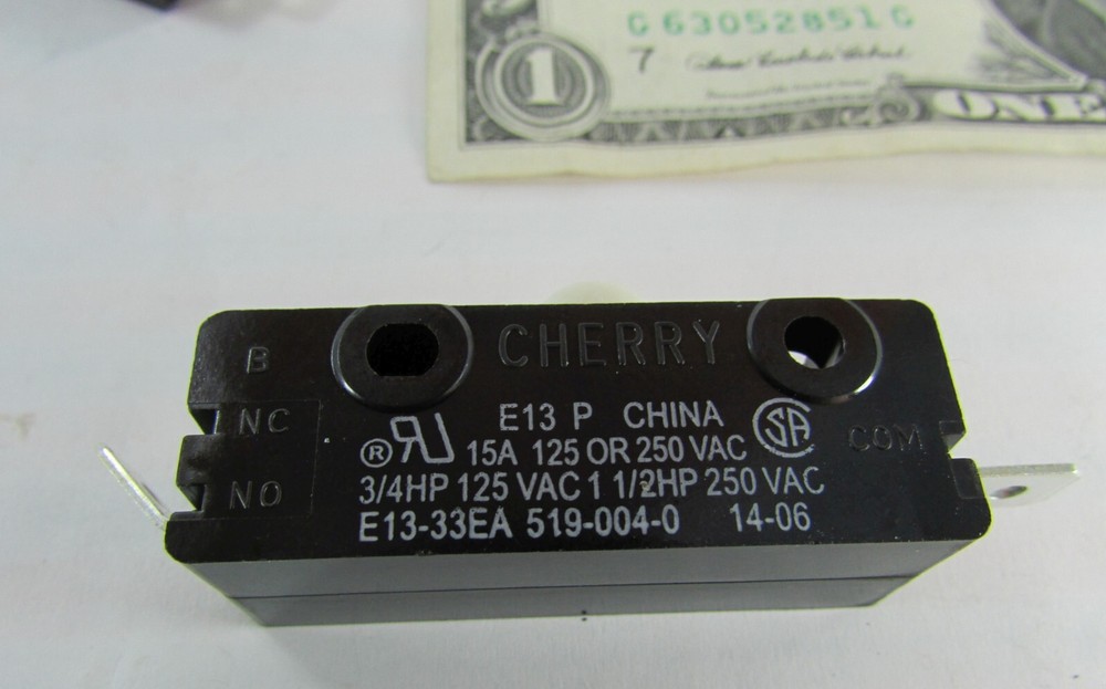 5 Cherry E13 15A Normally Open Snap Action Pushbutton Switch 125/250VAC E13-33EA