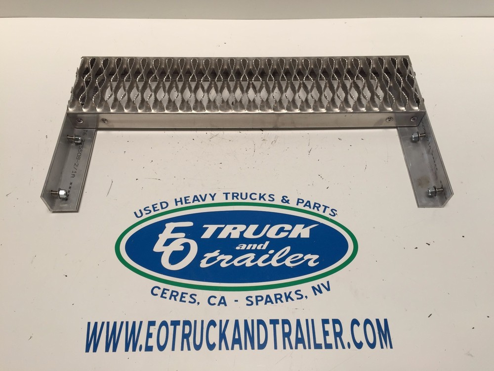 Peterbilt DPF Box Bottom Replacement Step Kit - 388 389 386