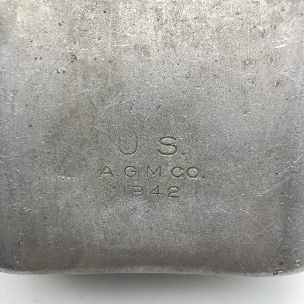 ORIGINAL WWII US ARMY INFANTRY A.G.M.CO. 1942 CANTEEN With Cover Attached Lid
