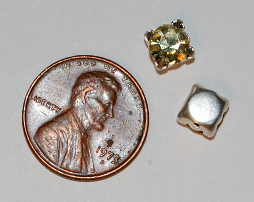 VINTAGE JONQUIL YELLOW SWAROVSKI RHINESTONE SEW ON BEAD SILVER SET 29ss