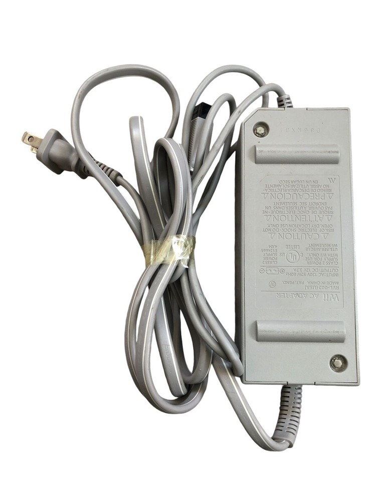 Black Nintendo Wii Console Bundle with Memory Card, Game Disc & 2 Controller