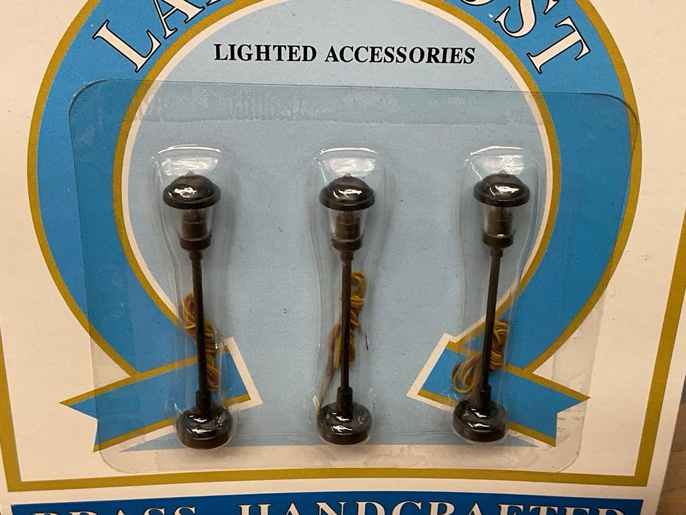 HO SCale Lighted Lamp Posts No 500 Round
