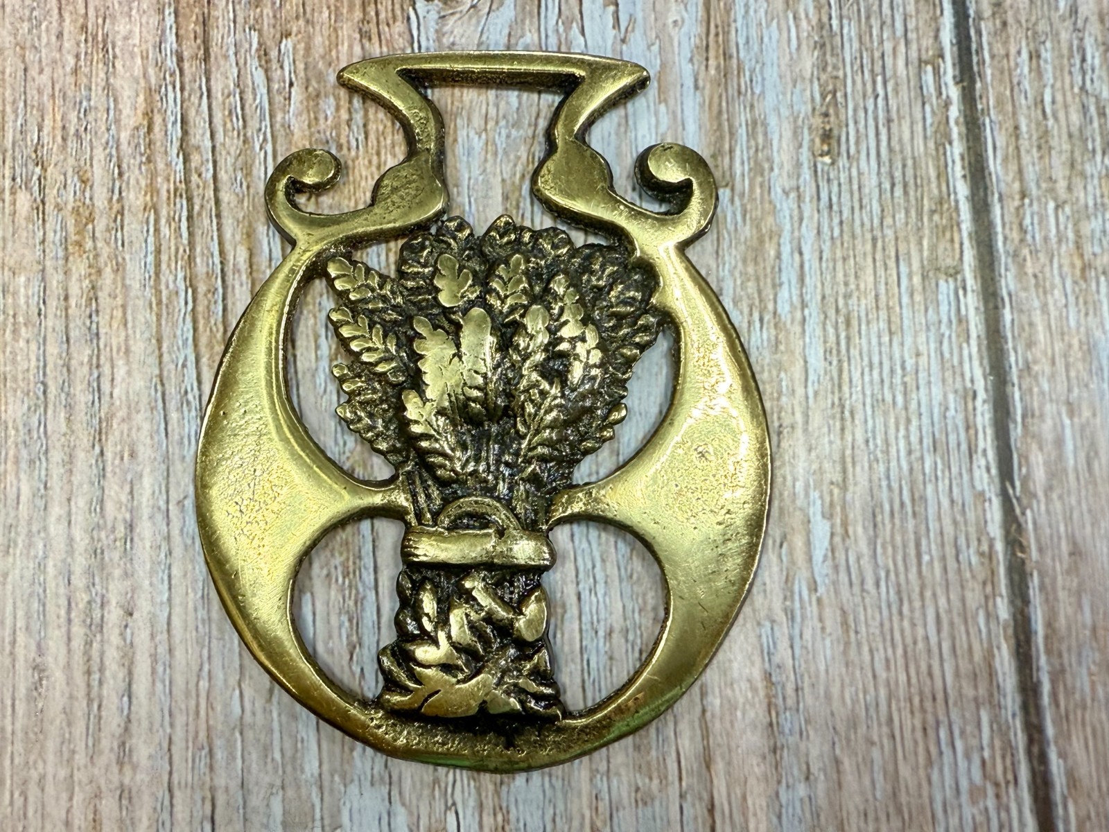 Tied Wheatsheaf Openwork Frame Bridle Harness Horse Saddle Medallion