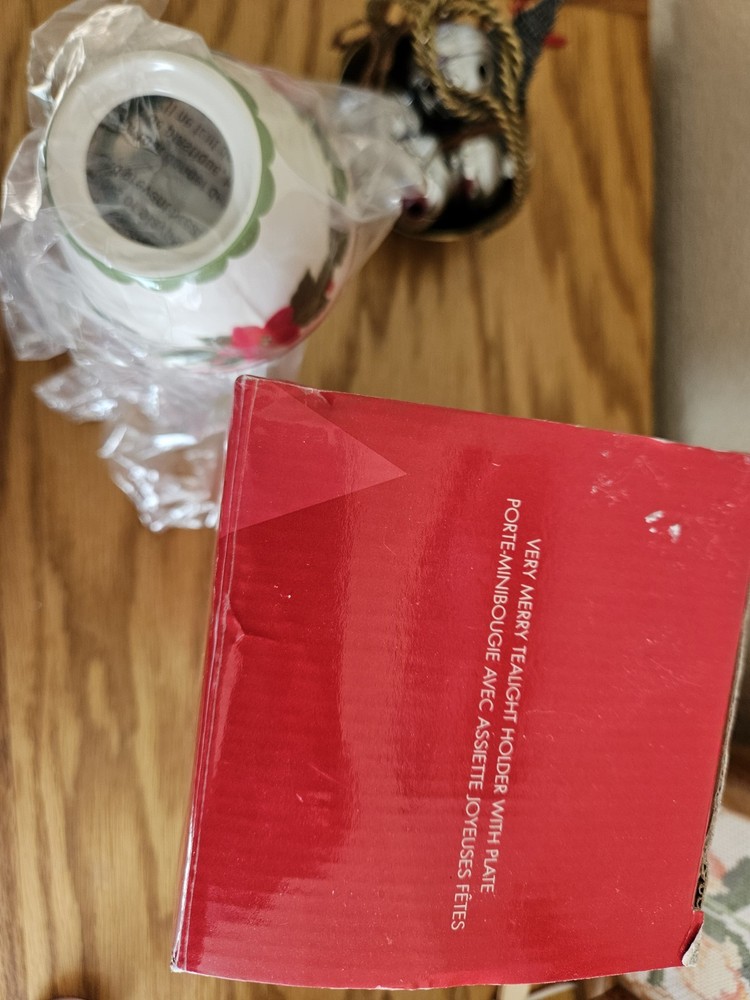 Avon Very Merry Tealight Holder Poinsettia Pattern Original Packaging