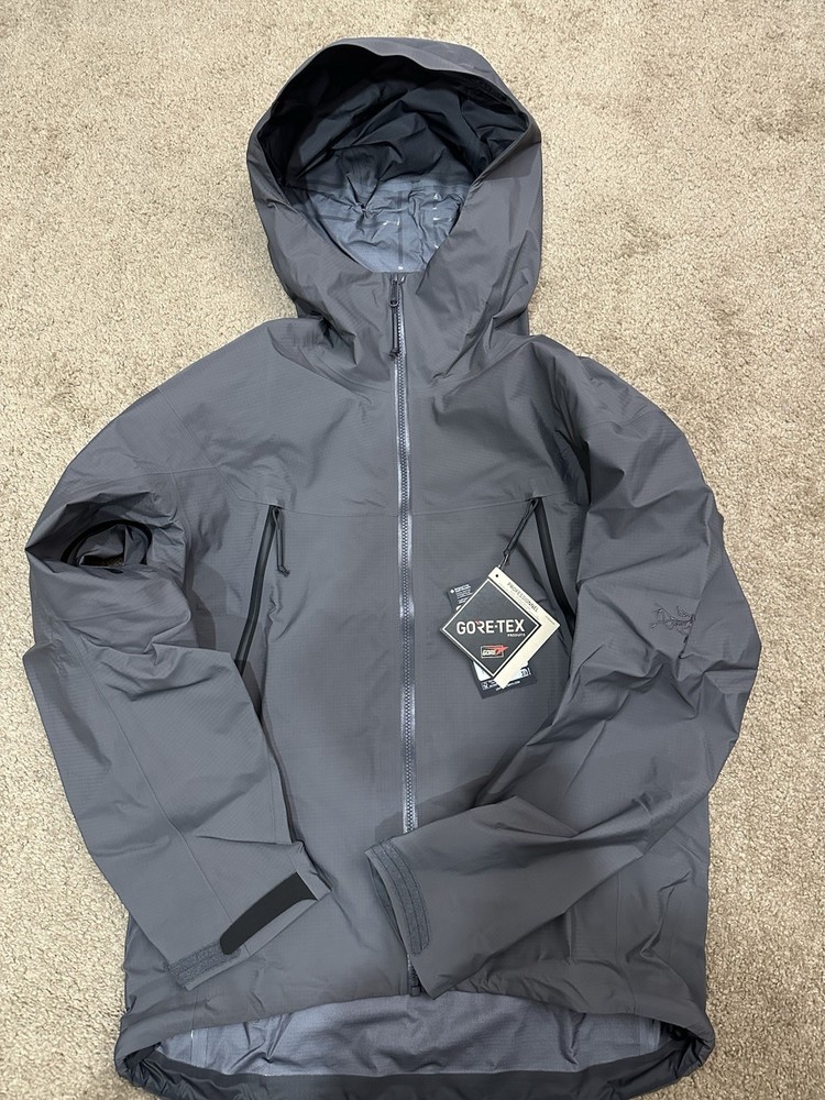 Arc’teryx LEAF Alpha Jacket LT Gen 2.2 (Wolf - Small)