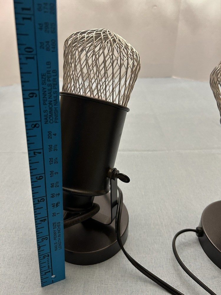 2 industrial-style mini spotlight table lamp