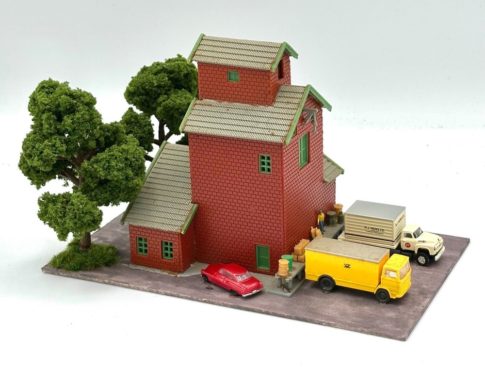 N Scale Custom Built Grain Elevator/Warehouse Lighted Diorama.