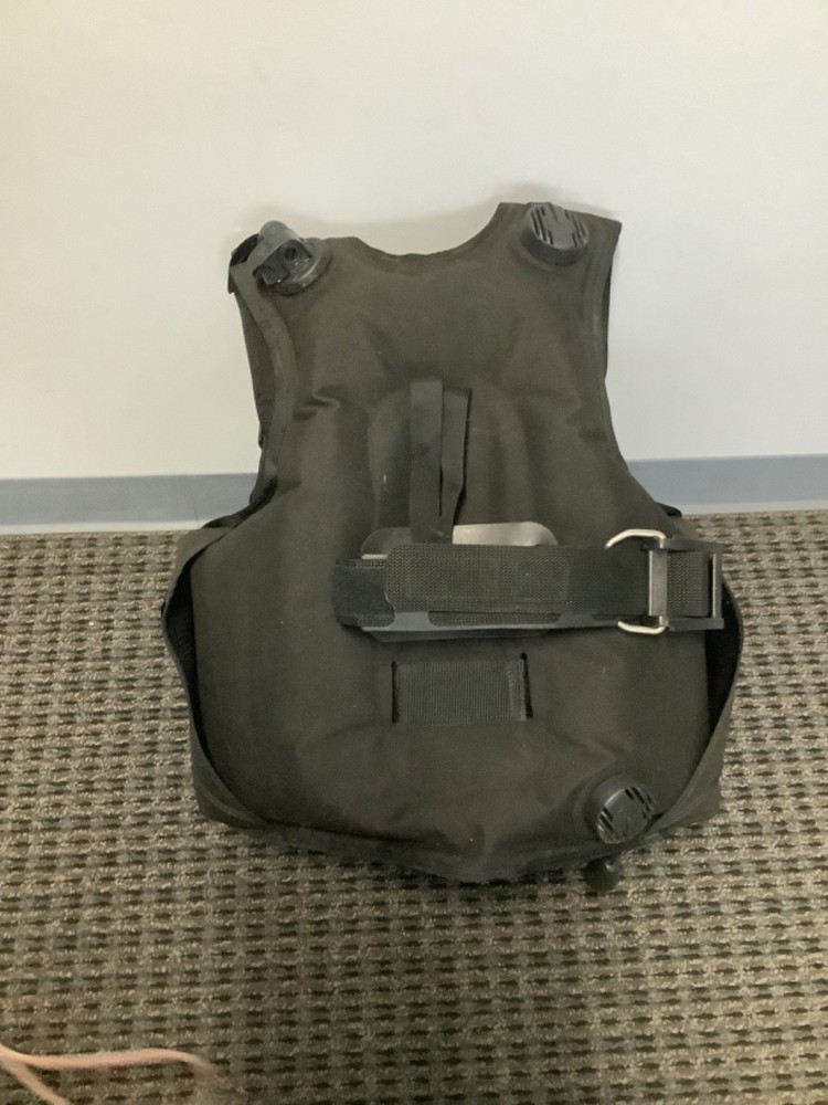 Aqualung Wave BCD Size Medium. Used