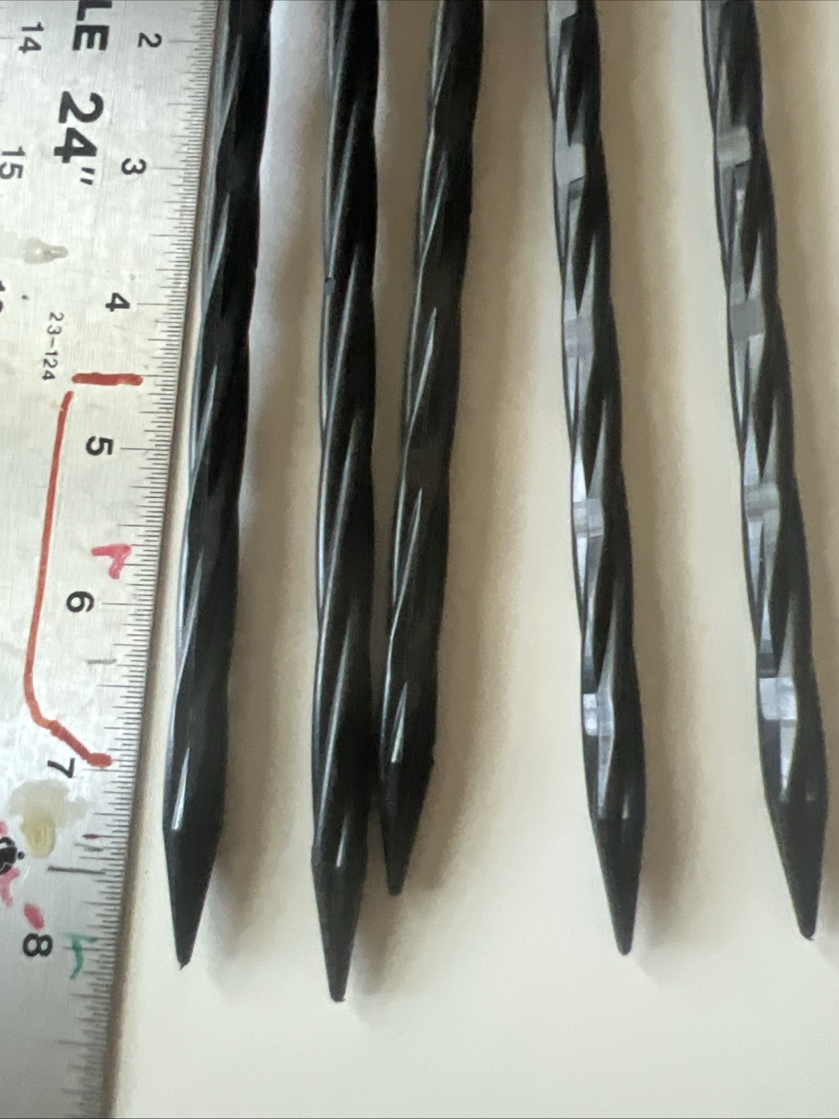 Landscape Edging Spikes 8 Inch ( 25-Pack) Lawn / Garden / Beach / Tents.. (25 )