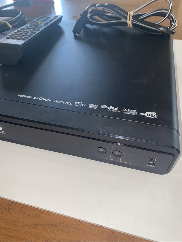HP Blu-Ray Disc Player Model BD-2000 Complete With Power, HDMI Cables, & Remote!