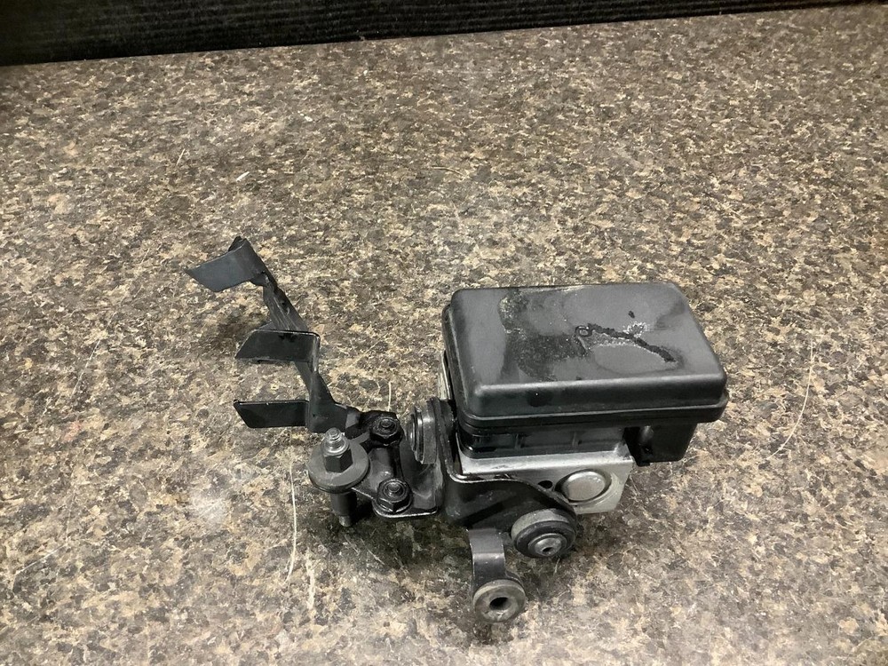 18 Ducati Supersport 939 ABS Pump Module 68C