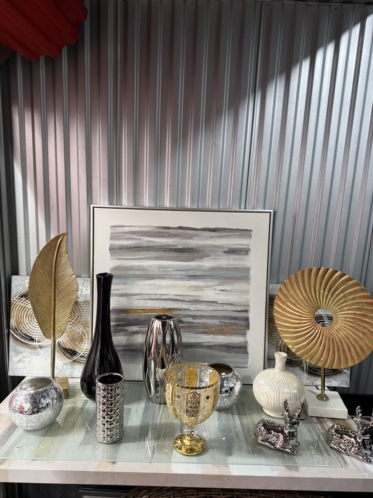 Modern Home Decor Set - ExcellentCondition