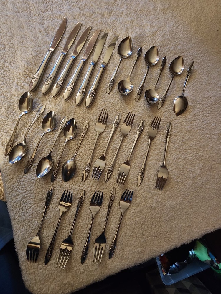 Flatware Onedia 🌹Rose Pattern Rogers 1881 Set Of 30