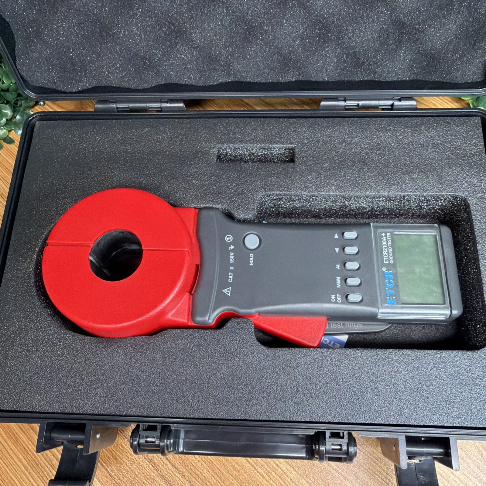 ETCR2100A+ Digital Clamp On Ground Earth Resistance Tester Meter CAT III 150V