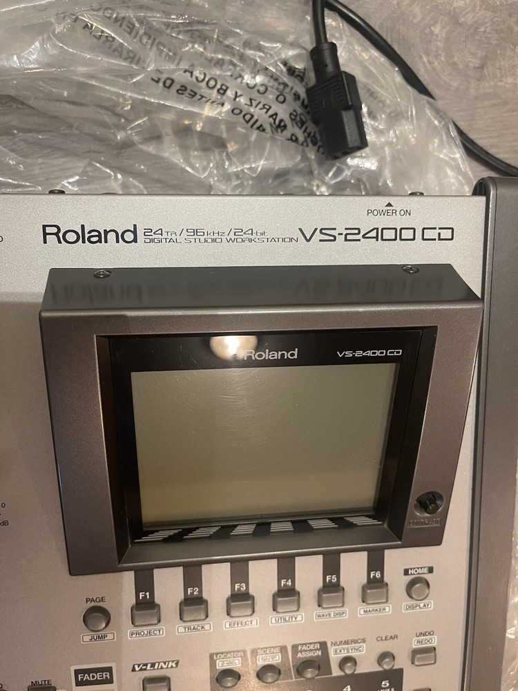 Roland VS-2400CD MTR Digital Multi-Track Recorder Digital Studio Workstation