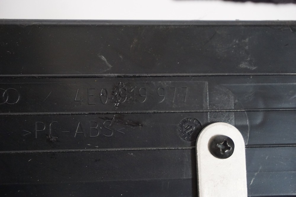 04 05 06 AUDI A8 D3 DVD Navigation Player Control Unit Part # 4E0919977