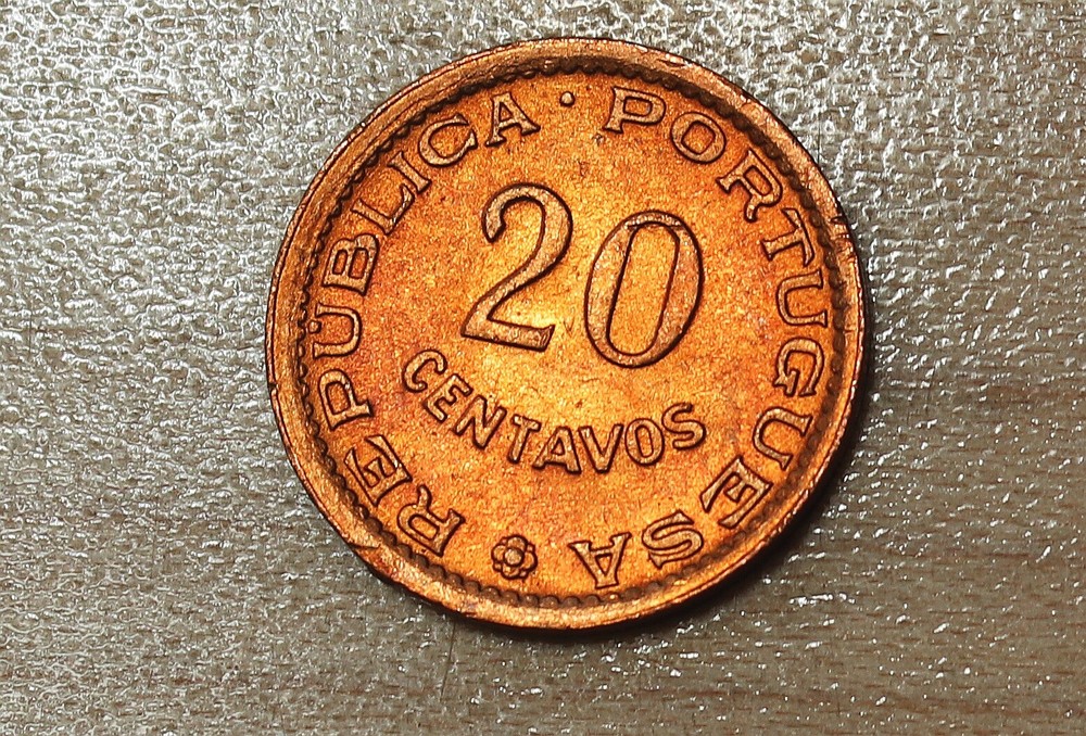 1973 Mozambique 20 Centavos