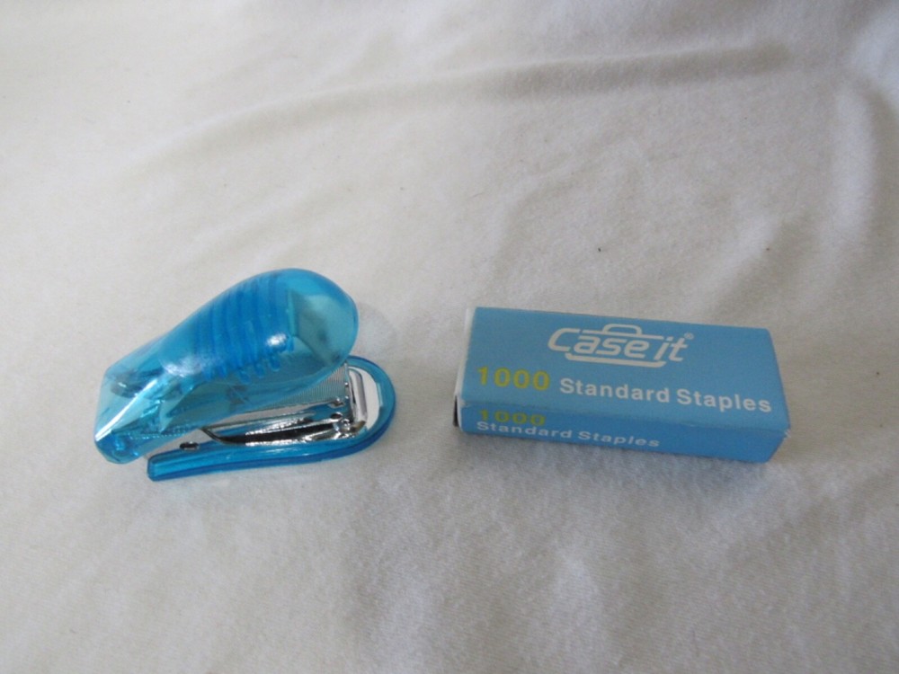 Vintage CASE IT Blue Mini Stapler with Staples