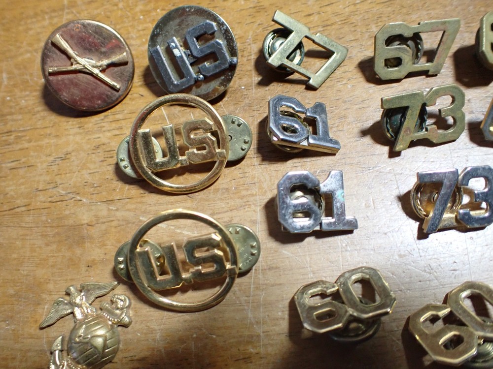 ww11 Assorted Military brass insignia u s army 24 items bx z#1