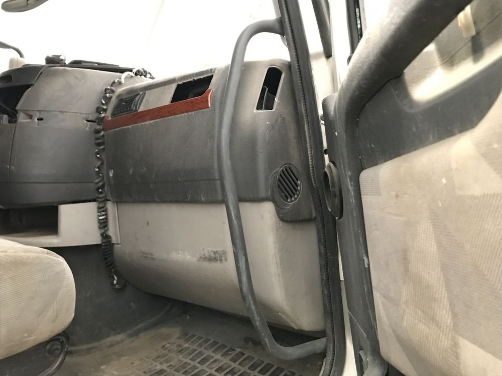 Volvo VNL 27(in) Grab Handle, Cab Entry (Front) - Used