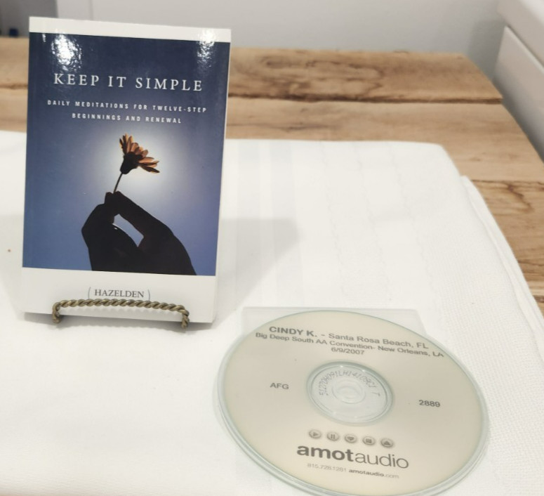 AA Keep It SimpleDaily Reader Book And AA Circuit Speaker CD Cindy K