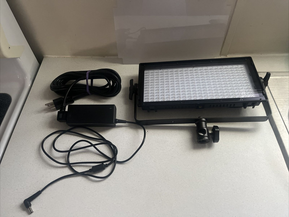 *EXCELLENT*  Genaray SpectroLED Essential Color LED Light SP-E-240D