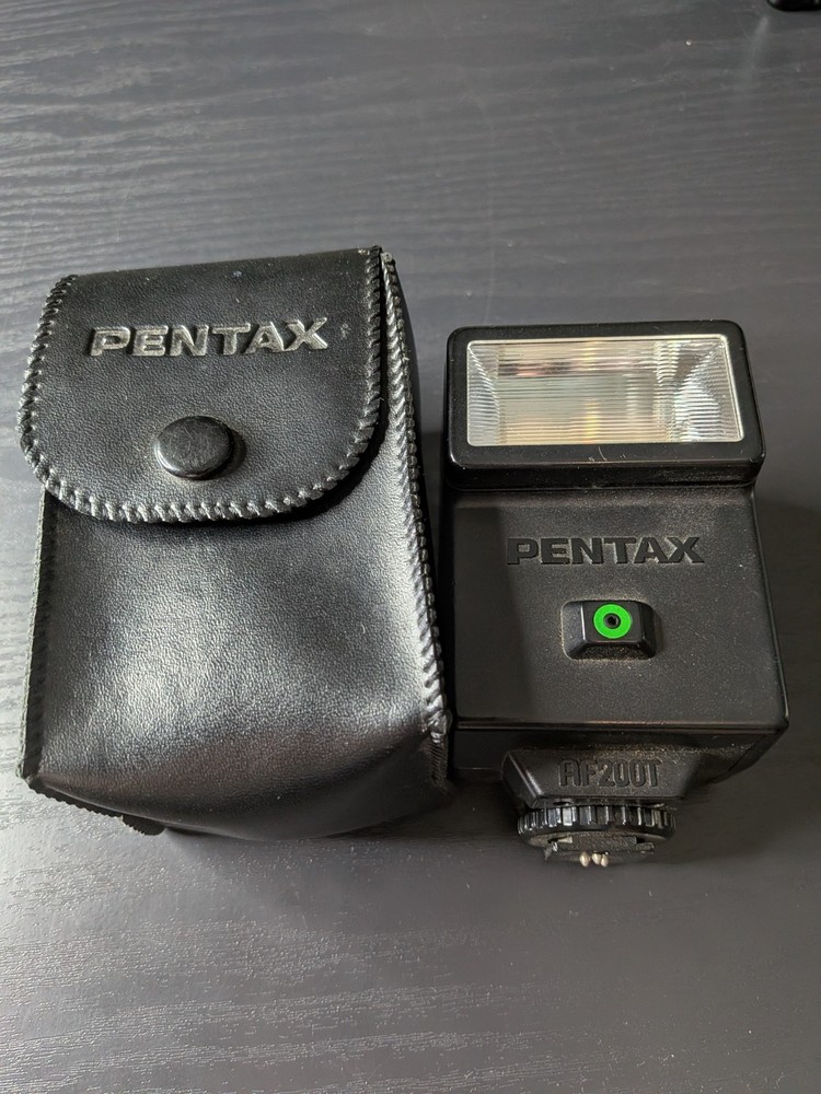 Pentax AF200T Shoes-Mount Flash Light Speedlight UNTESTED