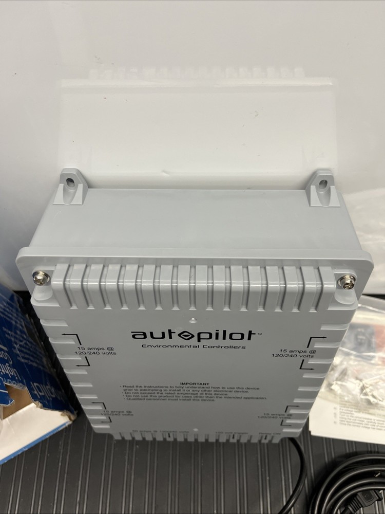 AutoPilot 8 Light Controller APCL8DX (120/240V) 8000 watt HID Controller