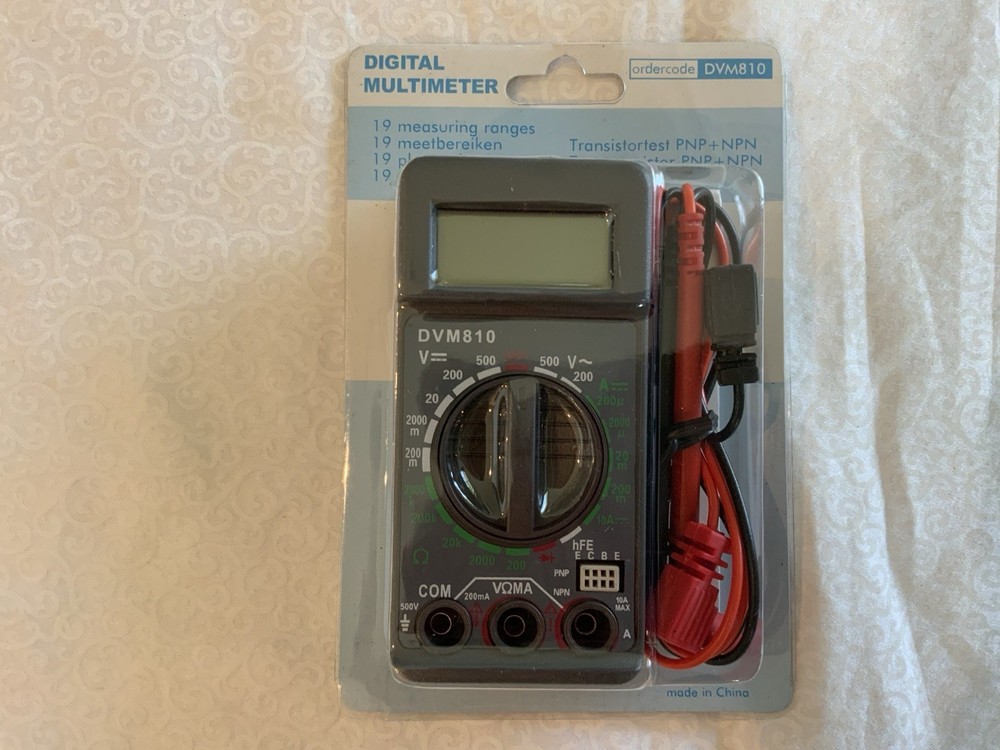 NEW Digital Multimeter DVM810