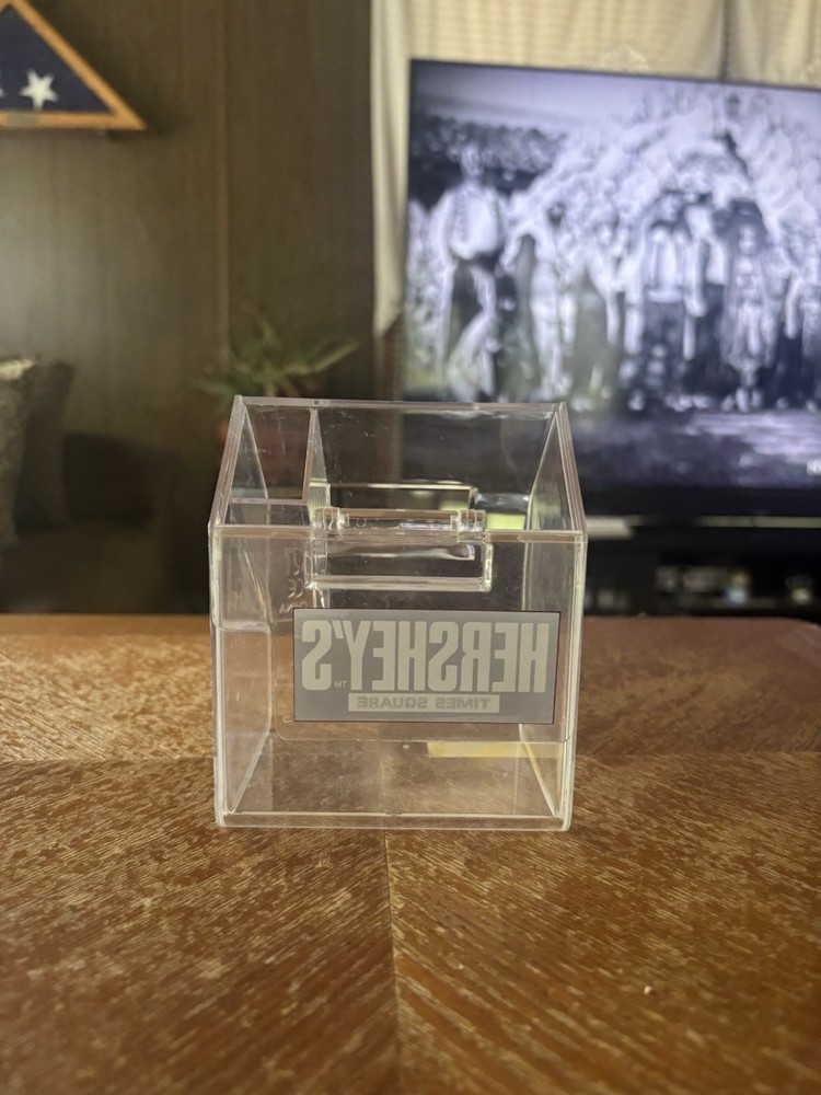 Hershey’s Times Square Plastic Container