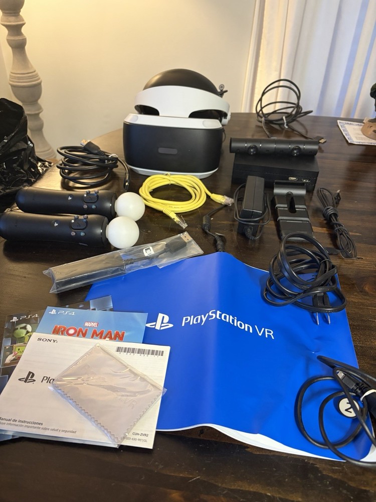 Sony PlayStation PS4 VR Headset White CUH-ZVR2, Controllers, Camera - Excellent
