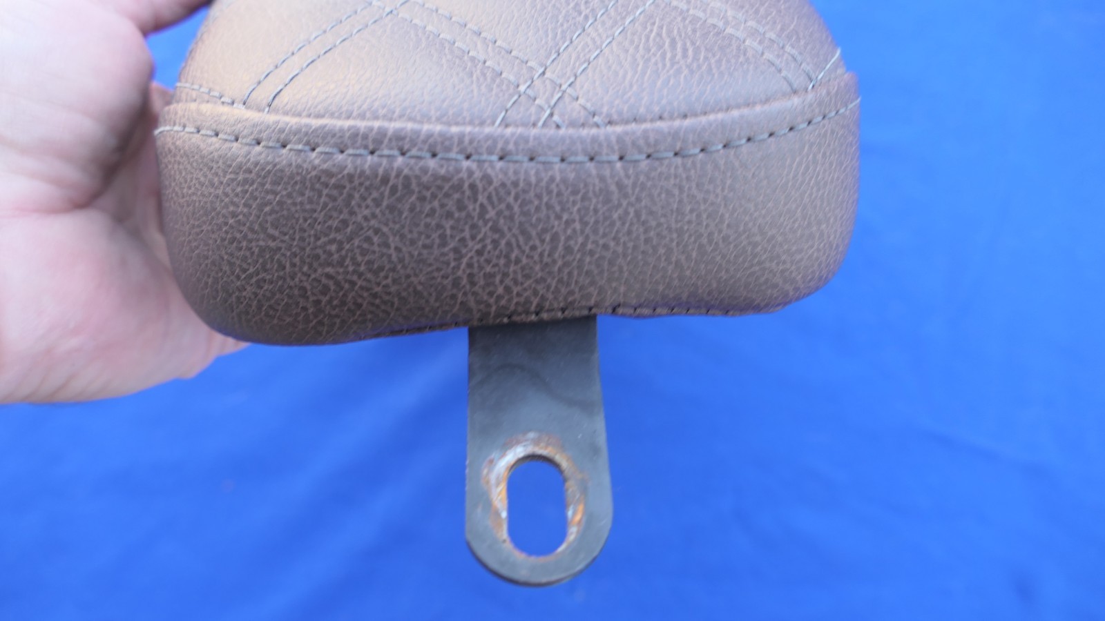 Saddlemen Ribbed Step-up Brown Seat Harley Sportster 1200 883 4.5 Gal 2004-2022