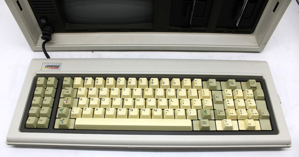 COMPAQ Plus Vintage Personal Portable Desktop Computer - Powers-On