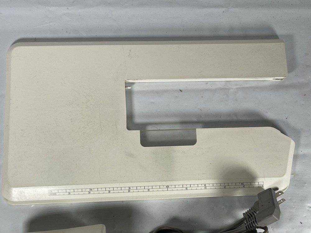 Bernina 1260 Sewing Machine READ