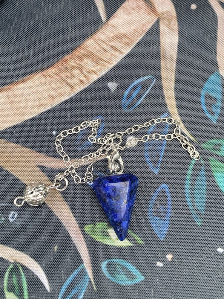 MAGICAL STONE PENDULUMS DIVINATION METAPHYSICAL