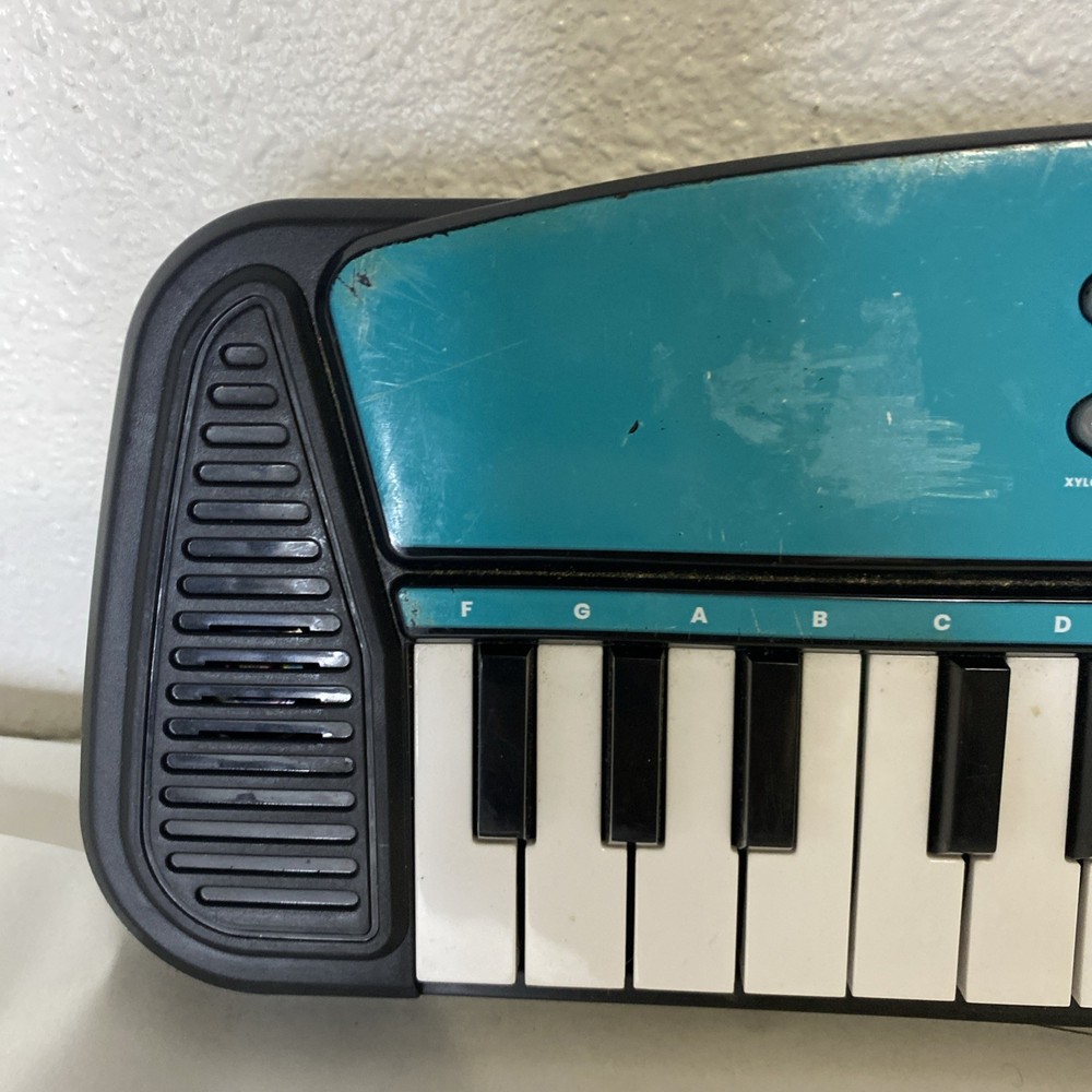 Battery Operated Electronic Keyboard Working